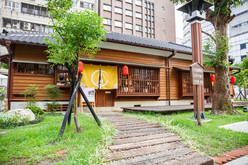 桃園77藝文町．桃園免門票景點（火車站旁舊日式警察宿舍文青IG打卡點）