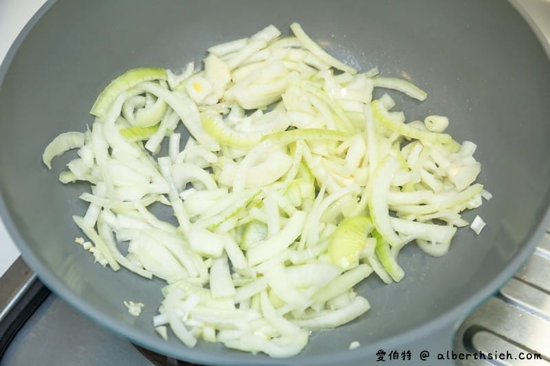 洋蔥炒香菇．Aries食譜