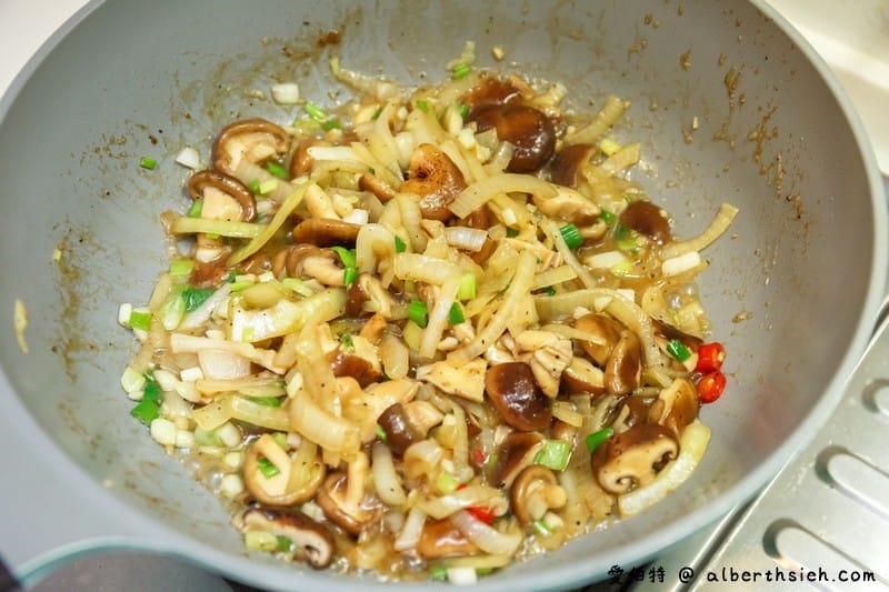 洋蔥炒香菇．Aries食譜