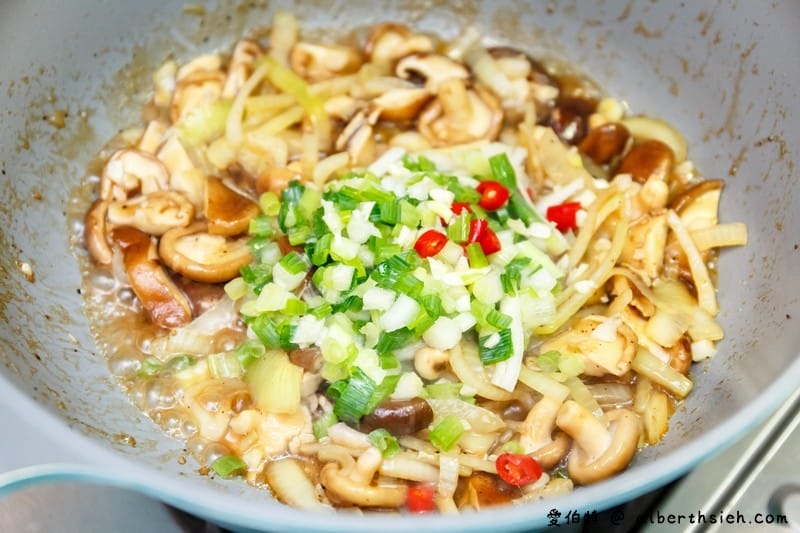 洋蔥炒香菇．Aries食譜