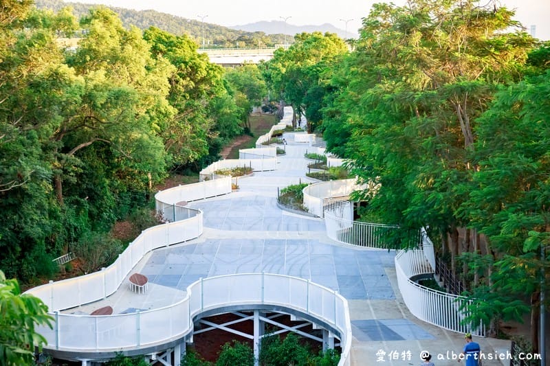 花馬道天空步道&后里後火車站（台中花博森林園區夜景搭配燈光超美）