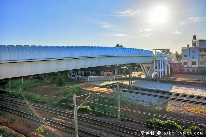 花馬道天空步道&后里後火車站（台中花博森林園區夜景搭配燈光超美）