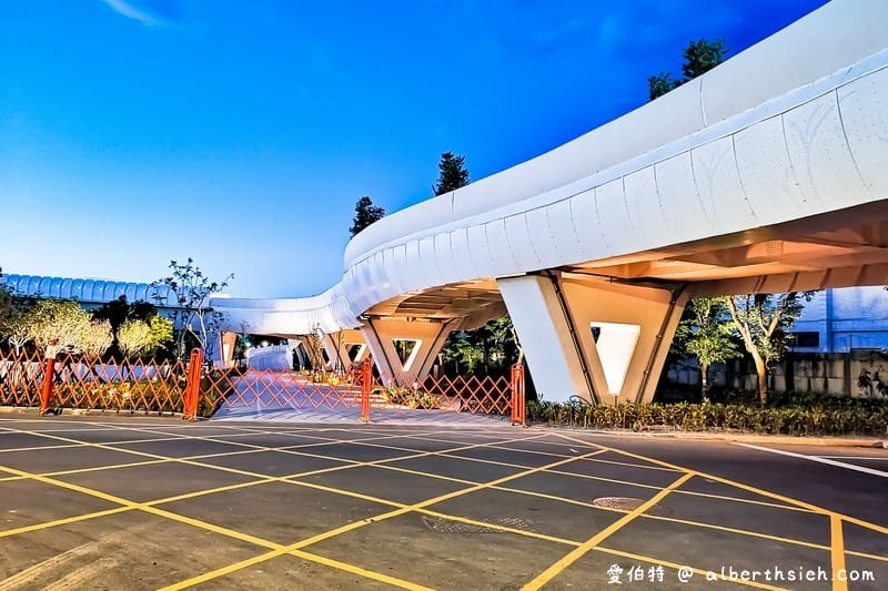 花馬道天空步道&后里後火車站（台中花博森林園區夜景搭配燈光超美）