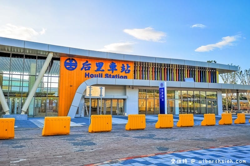 花馬道天空步道&后里後火車站（台中花博森林園區夜景搭配燈光超美）