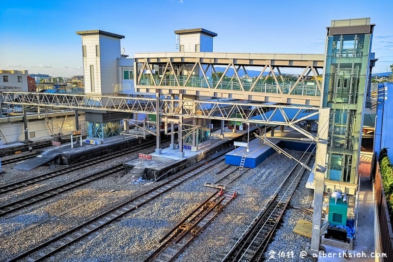 花馬道天空步道&后里後火車站（台中花博森林園區夜景搭配燈光超美）