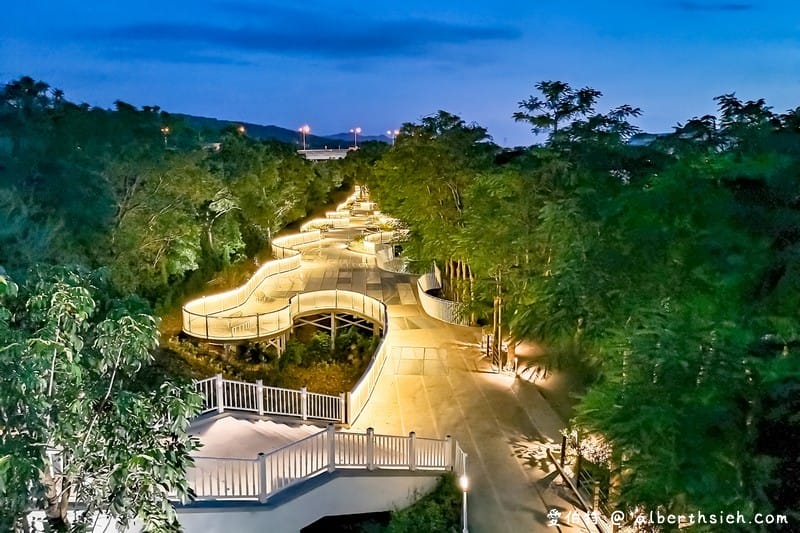 花馬道天空步道&后里後火車站（台中花博森林園區夜景搭配燈光超美）