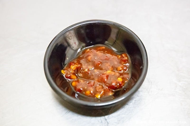 猴伯仔．台中后里美食（炒麵不油膩，添加辣醬會比較夠味）