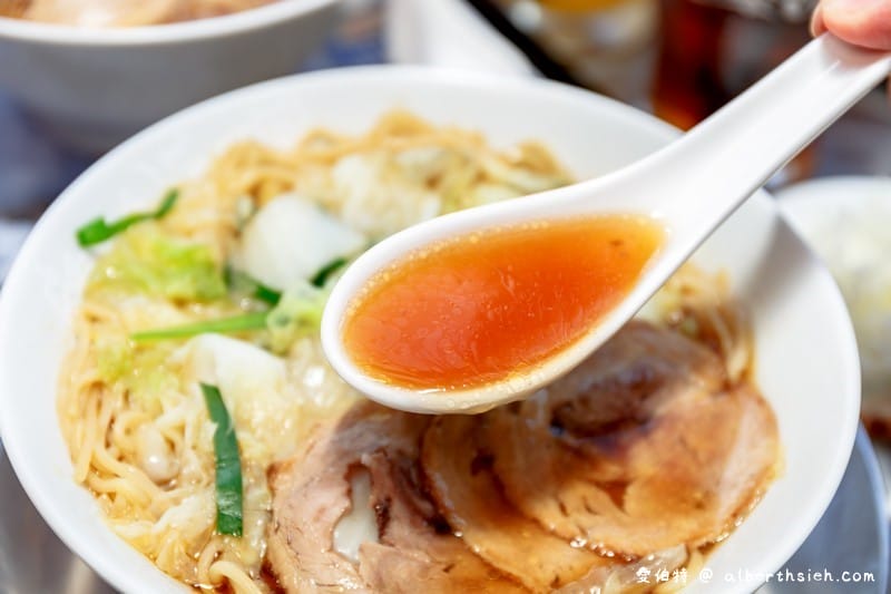 花月嵐拉麵．桃園統領美食（日本原汁原味的濃厚湯頭，添加高湯更加順口美味）