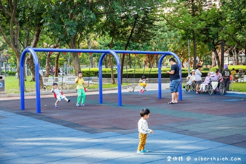 桃園親子景點.溫州公園(劍龍磨石子溜滑梯滑道有寬有窄有彎曲) - 第13張圖 桃園親子景點.溫州公園(劍龍磨石子溜滑梯滑道有寬有窄有彎曲)