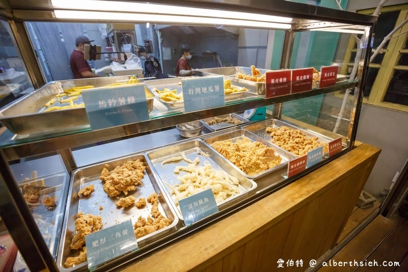 桃城雞排．嘉義美食（炸全雞外皮酥脆肉質鮮嫩多汁）