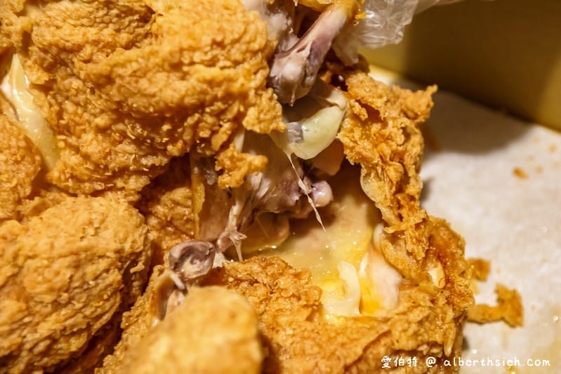 桃城雞排．嘉義美食（炸全雞外皮酥脆肉質鮮嫩多汁）