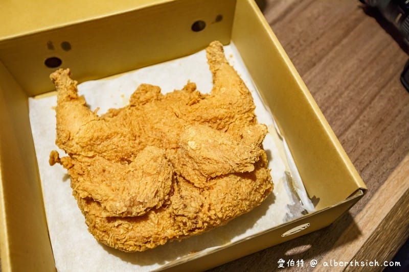 桃城雞排．嘉義美食（炸全雞外皮酥脆肉質鮮嫩多汁）