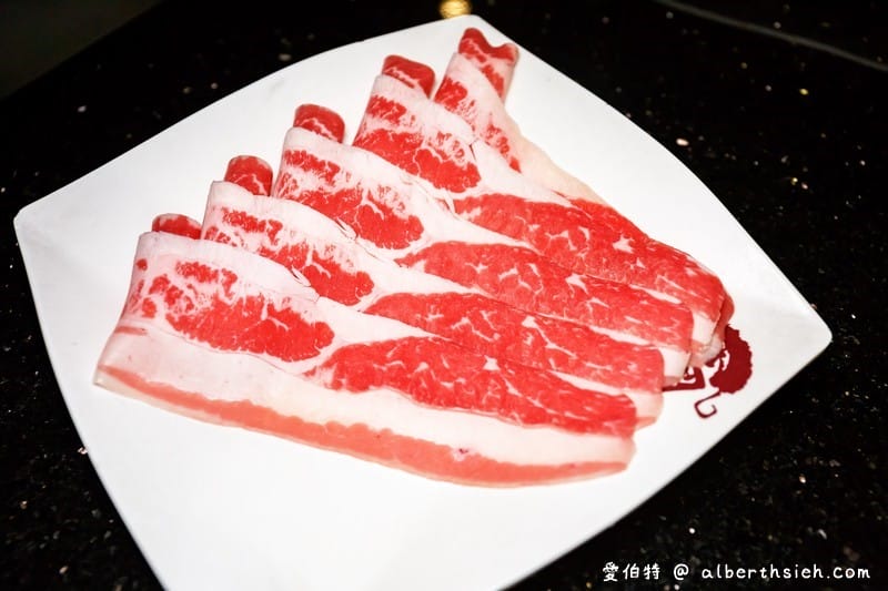 小蒙牛頂級麻辣鴛鴦鍋．中壢火鍋吃到飽（哈根達斯/啤酒/和牛/天使紅蝦/松阪豬任你吃）