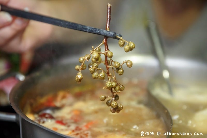 小蒙牛頂級麻辣鴛鴦鍋．中壢火鍋吃到飽（哈根達斯/啤酒/和牛/天使紅蝦/松阪豬任你吃）
