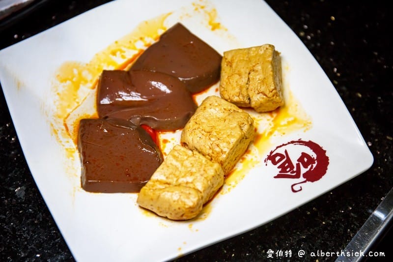 小蒙牛頂級麻辣鴛鴦鍋．中壢火鍋吃到飽（哈根達斯/啤酒/和牛/天使紅蝦/松阪豬任你吃）