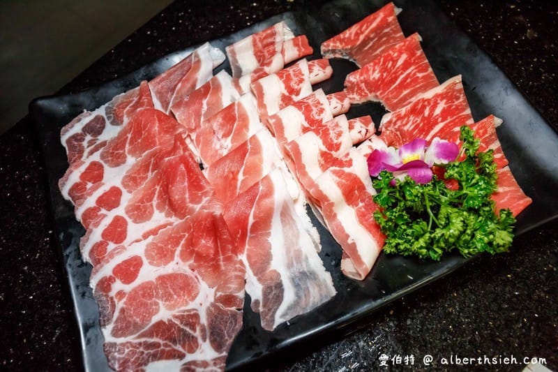 小蒙牛頂級麻辣鴛鴦鍋．中壢火鍋吃到飽（哈根達斯/啤酒/和牛/天使紅蝦/松阪豬任你吃）
