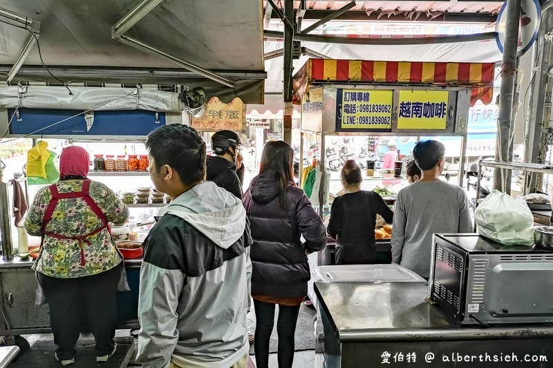 越南法國麵包．龍岡忠貞市場美食（麵包酥脆內餡料多豐富份量足好吃）