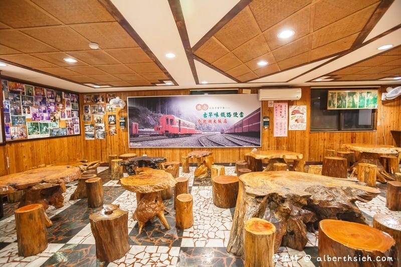 奮起湖大飯店（阿里山平價飯店/距離車站老街兩分鐘/戰斧軟燒肉鐵路便當超好吃）
