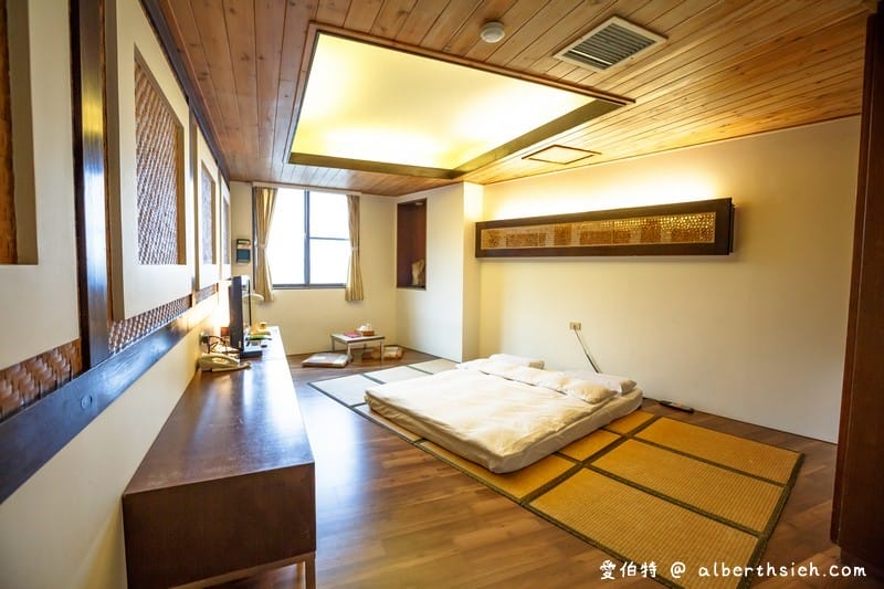奮起湖大飯店（阿里山平價飯店/距離車站老街兩分鐘/戰斧軟燒肉鐵路便當超好吃）