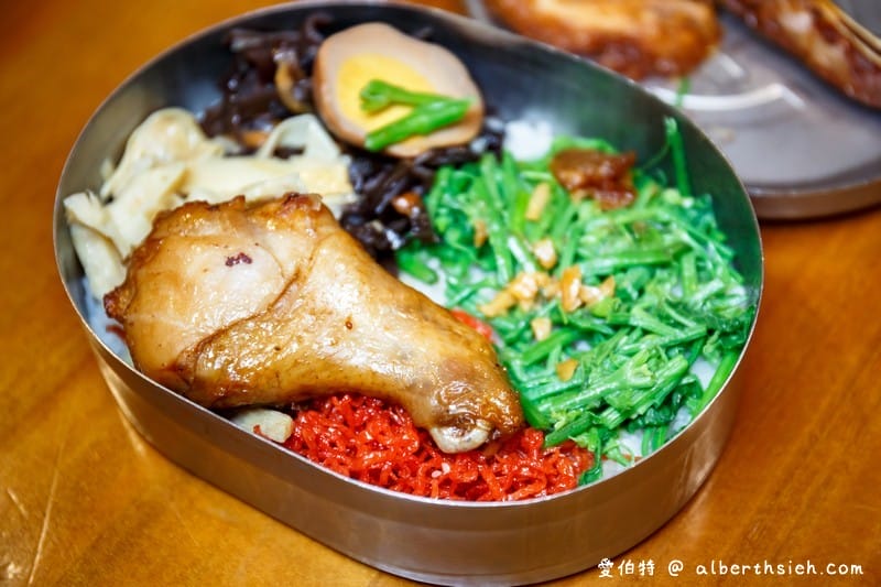 奮起湖大飯店（阿里山平價飯店/距離車站老街兩分鐘/戰斧軟燒肉鐵路便當超好吃）