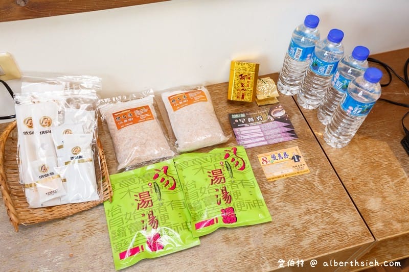 奮起湖大飯店（阿里山平價飯店/距離車站老街兩分鐘/戰斧軟燒肉鐵路便當超好吃）