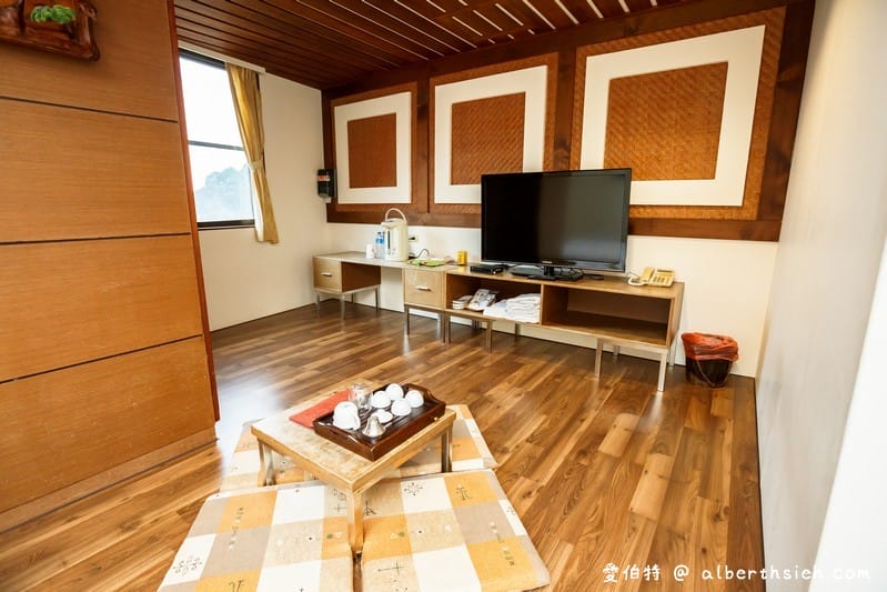 奮起湖大飯店（阿里山平價飯店/距離車站老街兩分鐘/戰斧軟燒肉鐵路便當超好吃）