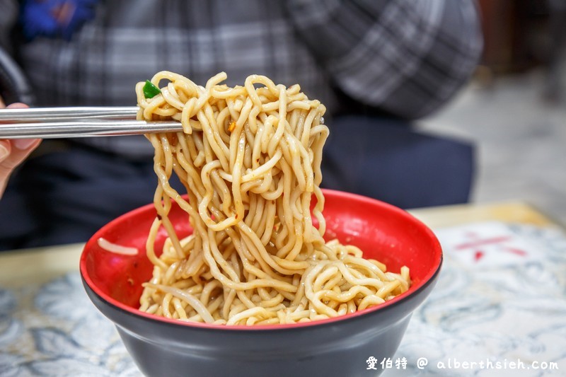 桃園市府推薦美食．特製汕頭麵（自製麵條Q彈有嚼勁的好吃） @愛伯特