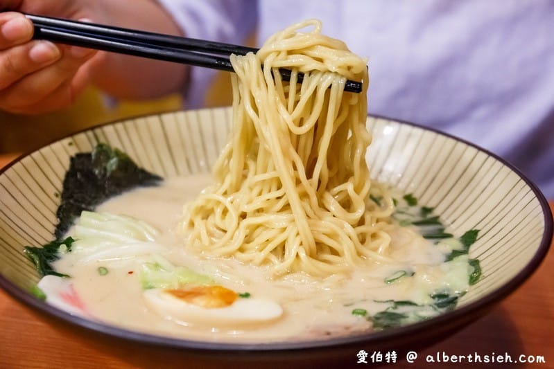 博多11川番町豚骨拉麵．銘傳龜山美食（湯頭香醇，味道不錯但價錢稍貴）