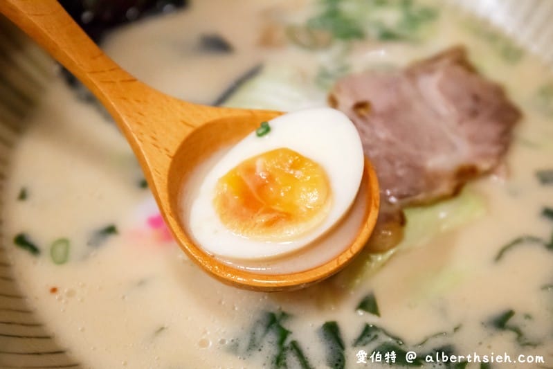 博多11川番町豚骨拉麵．銘傳龜山美食（湯頭香醇，味道不錯但價錢稍貴）