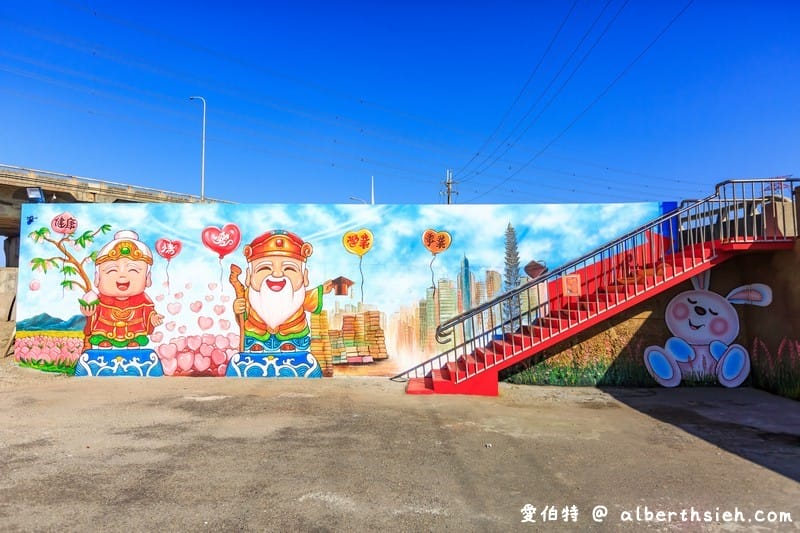 海福宮金雞母．西濱蘆竹景點（可愛的土地公彩繪牆還可以擲杯拿金雞母）