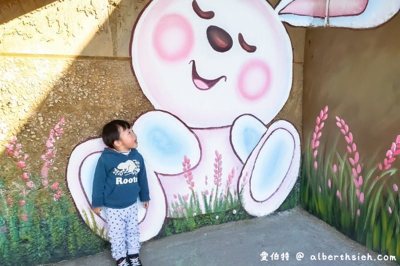 海福宮金雞母．西濱蘆竹景點（可愛的土地公彩繪牆還可以擲杯拿金雞母）