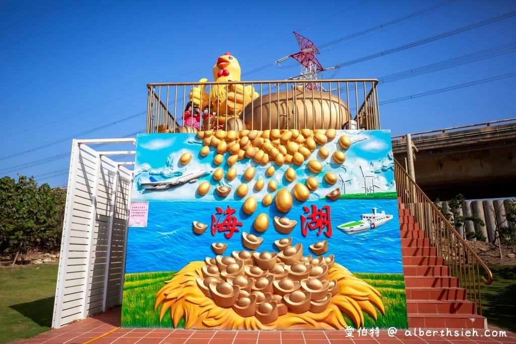 海福宮金雞母．西濱蘆竹景點（可愛的土地公彩繪牆還可以擲杯拿金雞母）