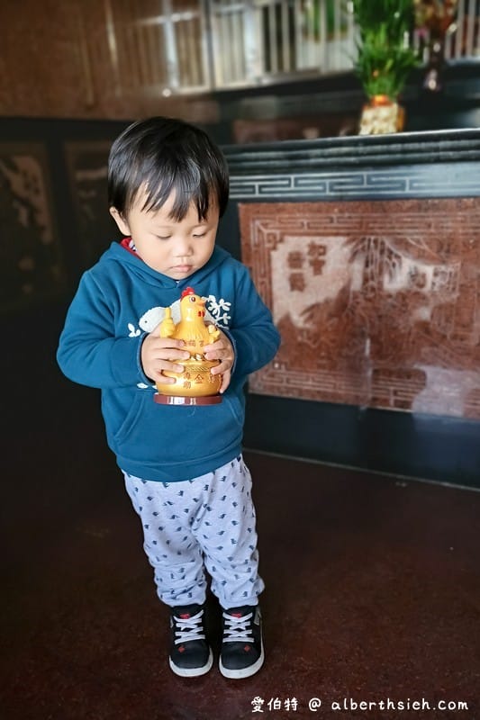 海福宮金雞母．西濱蘆竹景點（可愛的土地公彩繪牆還可以擲杯拿金雞母）
