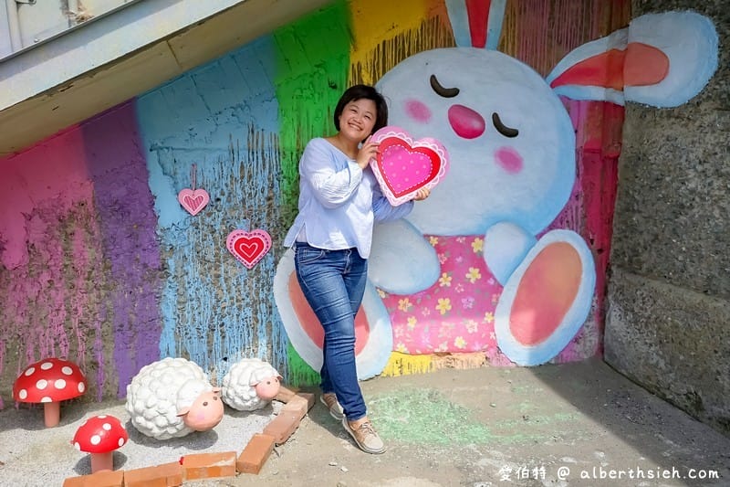 海福宮金雞母．西濱蘆竹景點（可愛的土地公彩繪牆還可以擲杯拿金雞母）
