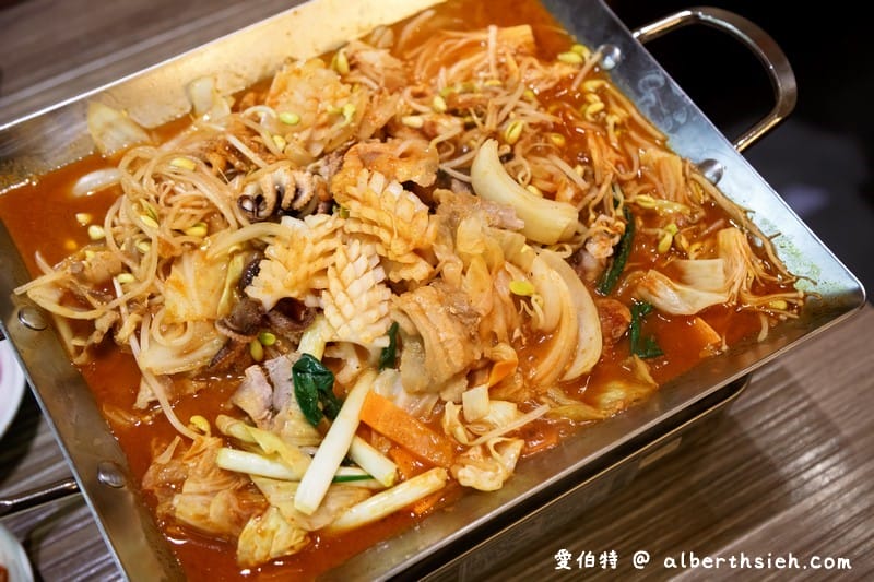 bibim韓食拌樂．林口三井outlet美食（韓式小菜隨你吃到飽，海鮮炒豬肉平盆鍋食材豐盛）