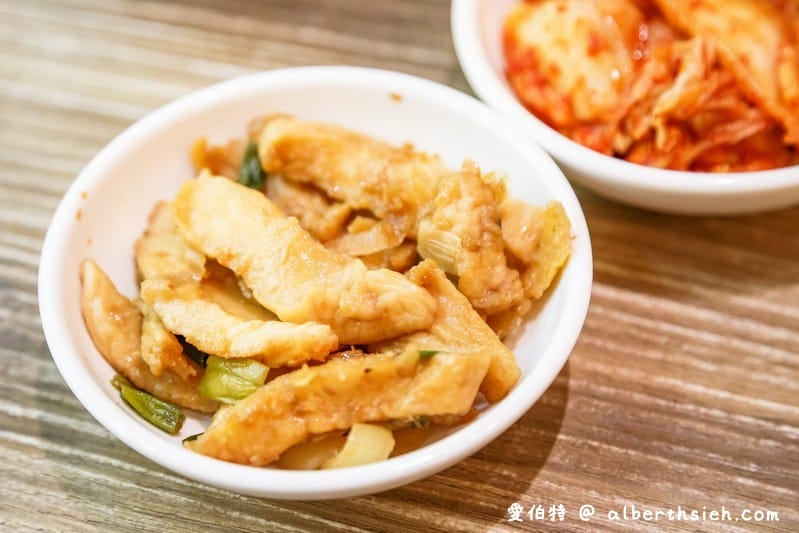 bibim韓食拌樂．林口三井outlet美食（韓式小菜隨你吃到飽，海鮮炒豬肉平盆鍋食材豐盛）