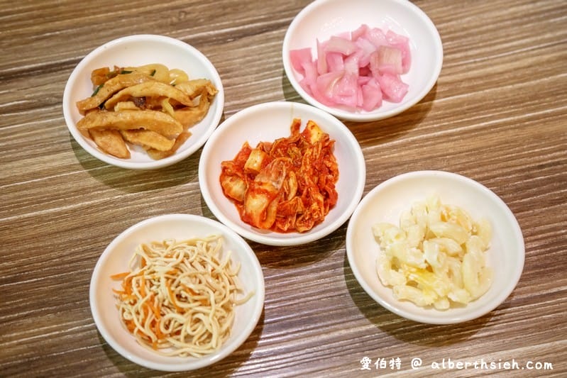bibim韓食拌樂．林口三井outlet美食（韓式小菜隨你吃到飽，海鮮炒豬肉平盆鍋食材豐盛）