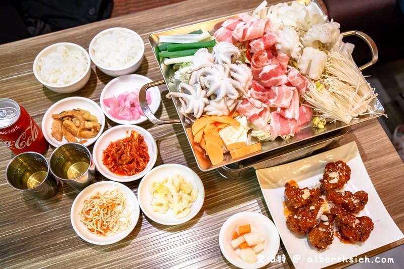 bibim韓食拌樂．林口三井outlet美食（韓式小菜隨你吃到飽，海鮮炒豬肉平盆鍋食材豐盛）