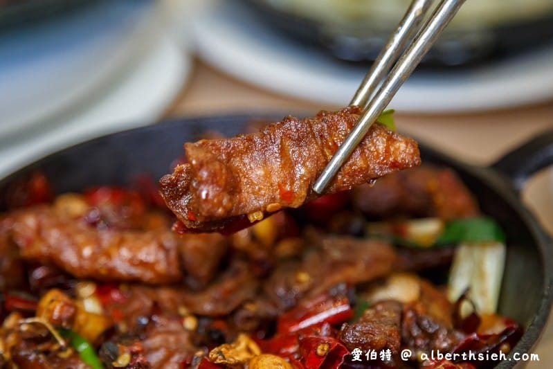 開飯川食堂．中友百貨美食（酥香麻辣的翻滾吧！肥腸，等你來品嚐！）