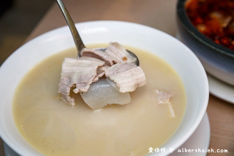 開飯川食堂．中友百貨美食（酥香麻辣的翻滾吧！肥腸，等你來品嚐！）