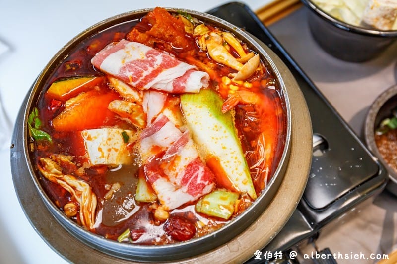 異人館．台中豐原美食（寬敞的用餐空間，簡餐選項多，火鍋湯頭佳）
