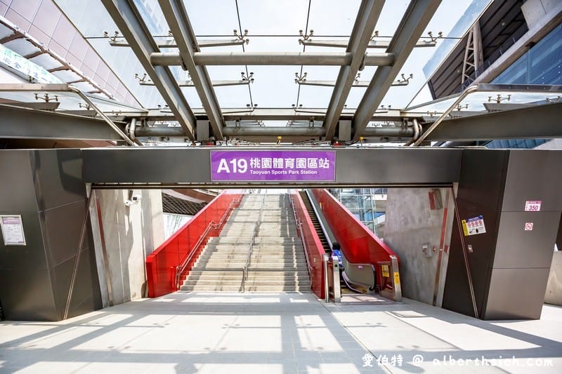 機場捷運A19站．中壢景點（變身棒球主題車站，球員休息區/看台區/記分板通通有）