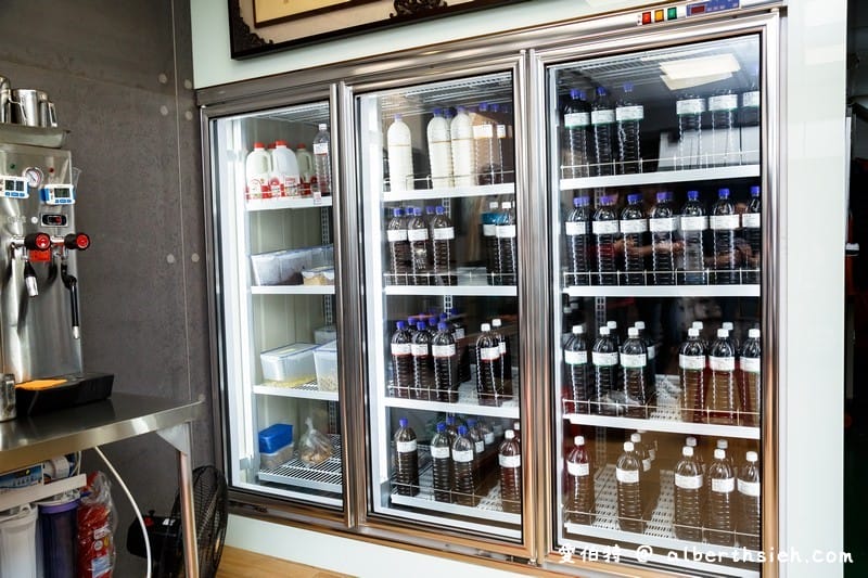 草本茶養生飲品．中壢飲料店（健康補身飲品，中藥也可以順口好喝，杏仁豆腐濃郁好吃）