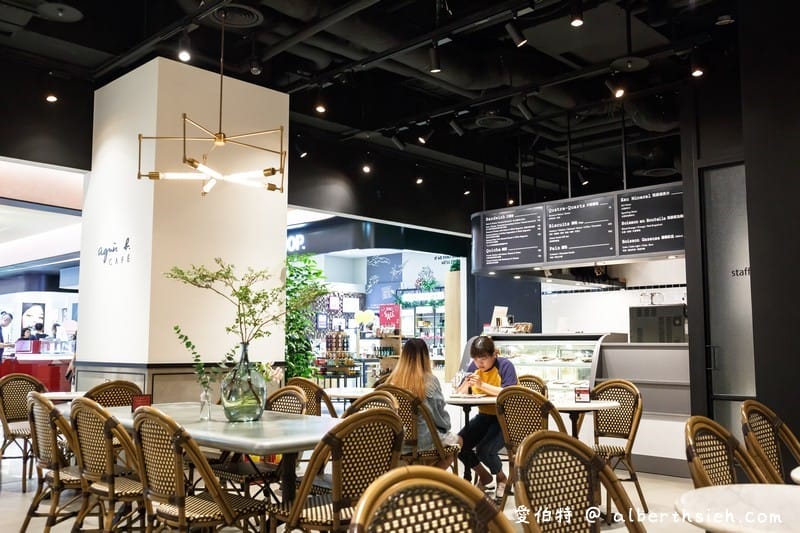 agnès b.CAFÉ．桃園統領美食（小b咖啡廳裝潢附有質感且優雅，巧克力蛋糕很美味）