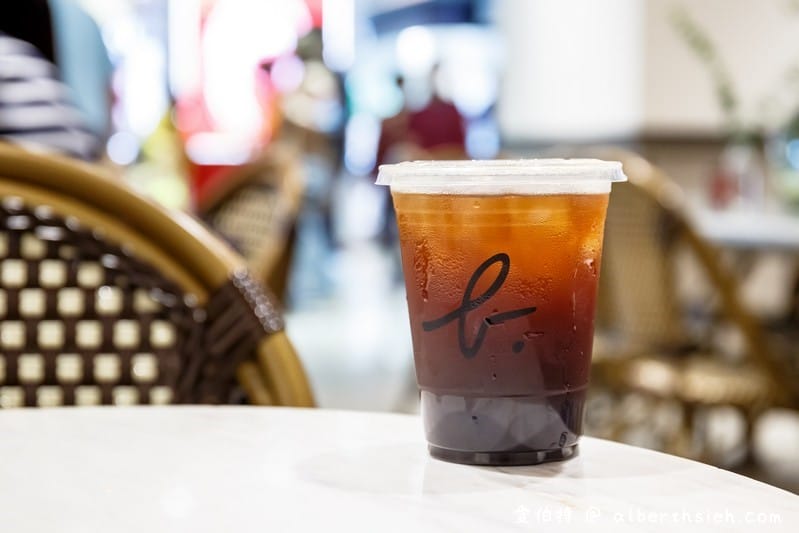 agnès b.CAFÉ．桃園統領美食（小b咖啡廳裝潢附有質感且優雅，巧克力蛋糕很美味）
