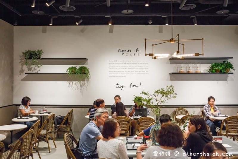agnès b.CAFÉ．桃園統領美食（小b咖啡廳裝潢附有質感且優雅，巧克力蛋糕很美味）