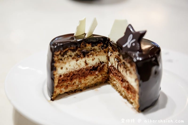 agnès b.CAFÉ．桃園統領美食（小b咖啡廳裝潢附有質感且優雅，巧克力蛋糕很美味）