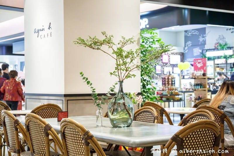 agnès b.CAFÉ．桃園統領美食（小b咖啡廳裝潢附有質感且優雅，巧克力蛋糕很美味）