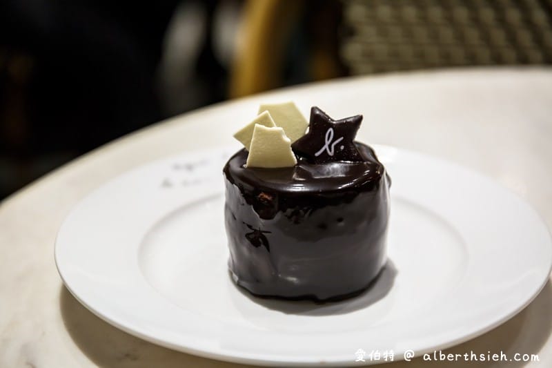 agnès b.CAFÉ．桃園統領美食（小b咖啡廳裝潢附有質感且優雅，巧克力蛋糕很美味）