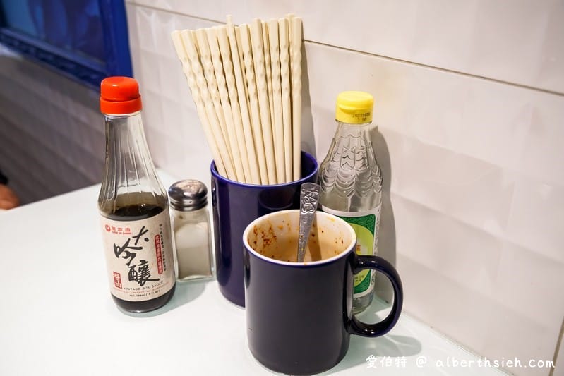 小雲滇｜中壢龍岡忠貞美食，雲南紹子米干跟過橋米線都好吃